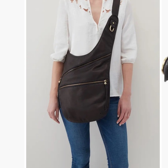 Venture Leather Hobo Bag
HOBO - Picture 1 of 4